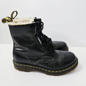 Dr. Martens Serena Faux Fur Lined Boots Size 8 Black Leather Lace Up 1460